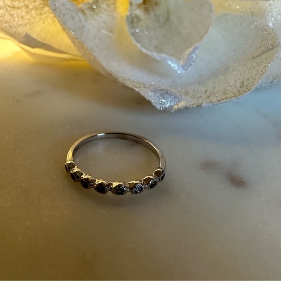 Authentic Diamond thin band (10kt) - Picture 9 of 9